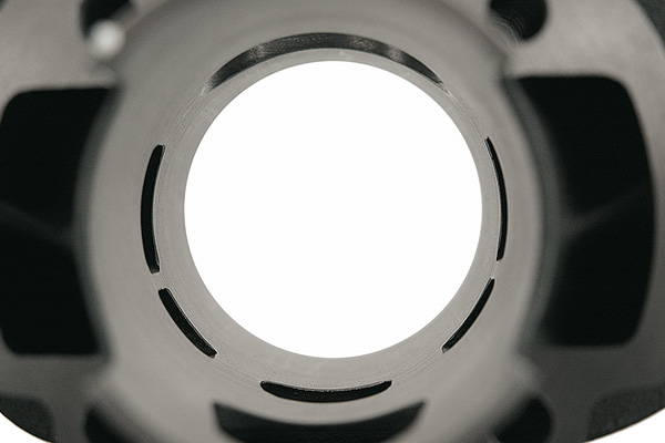Transferts et lumière d’échappement ovale