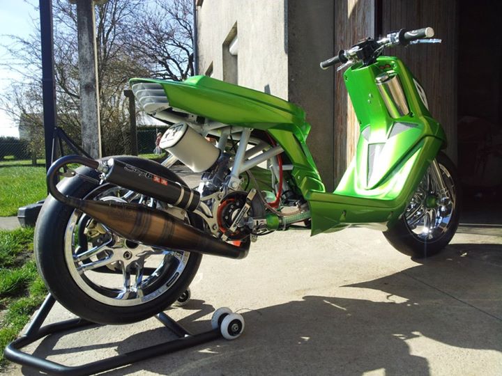 Spitro (MBK Booster de 2004 équipé d'un bas moteur de Nitro)