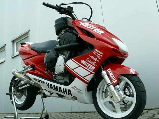 aerox-1000-r1-rouge-moteur-moto