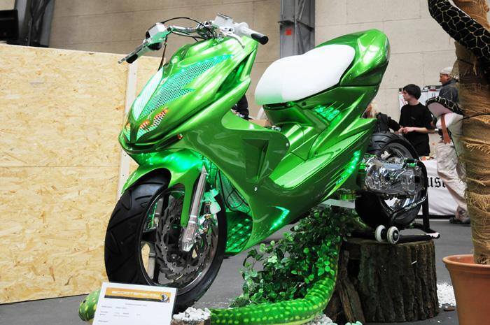 MBK Nitro de 2008 exposé lors d'un custom show