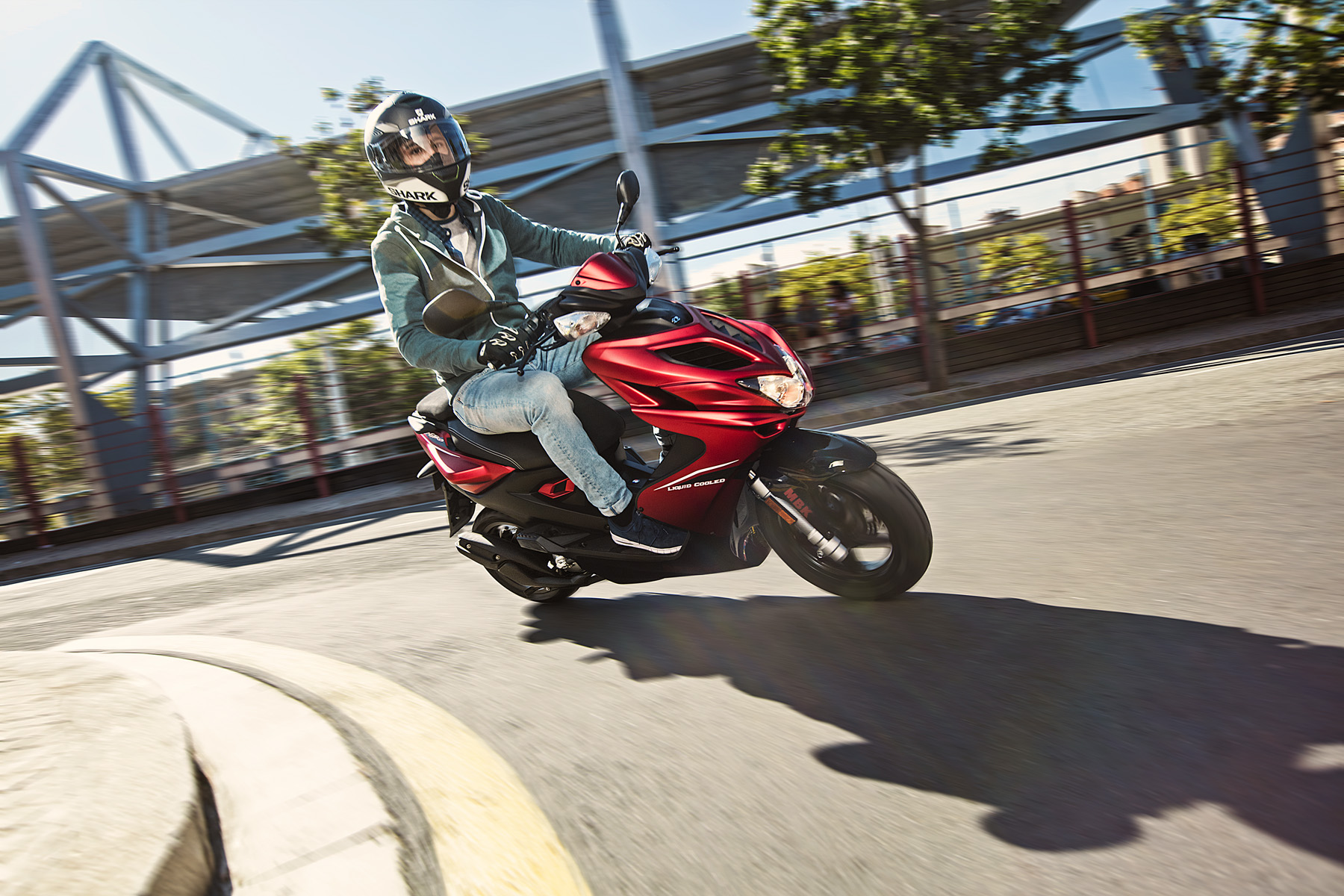 Nitro 50 cc : le scooter hypersport par MBK