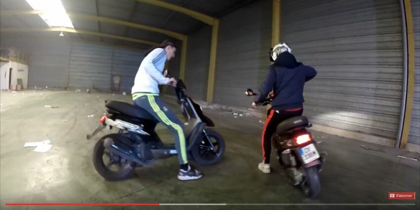 drift-en-scooter-mbk-booster-stunt