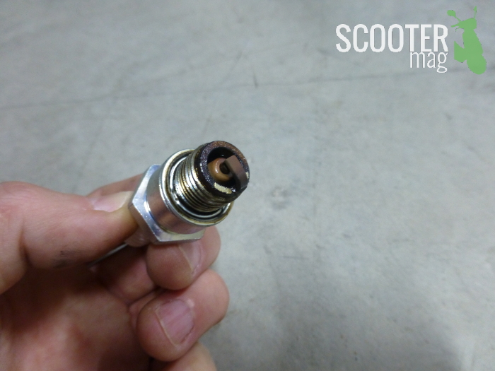 L'électrode couleur marron / brun indique que le gicleur est bon