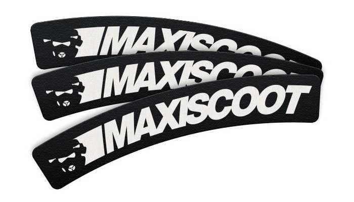 Décorez vos pneus grâce à l’autocollant Maxiscoot !