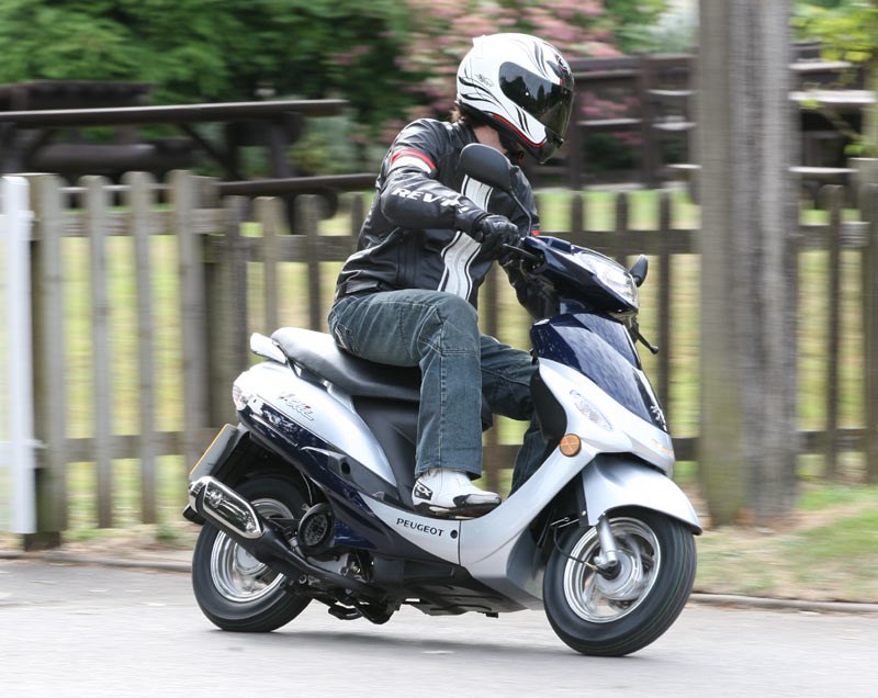 Peugeot V-Clic : le scooter citadin low-cost