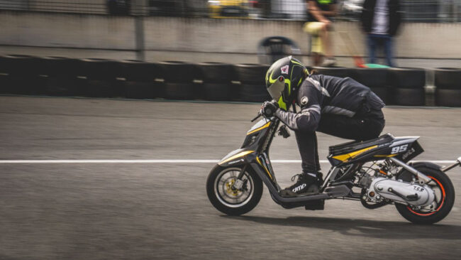 corentin-peron-booster-black-and-gold-scooterpower-drag-day-1-2019-open-50-scooter